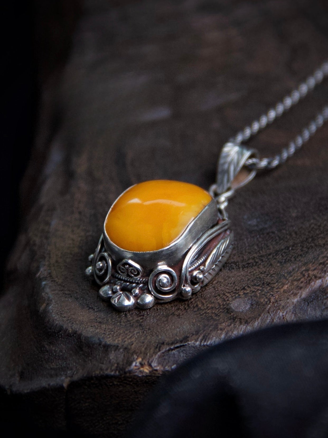 Old Beeswax Amber Necklace
