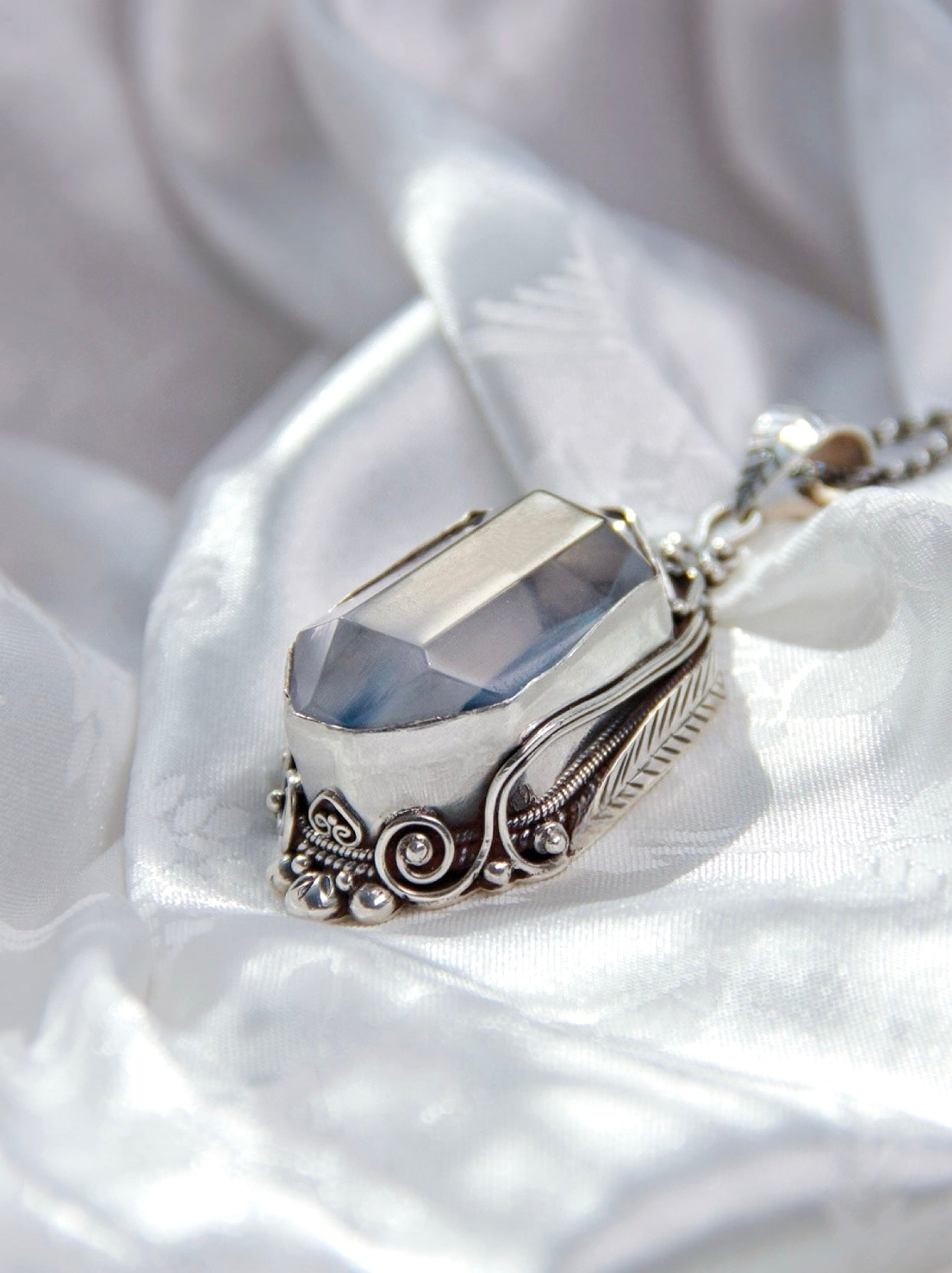 Vintage Blue Rutile Quartz Crystal Necklace – Natural Gemstone Jewelry with Healing Properties