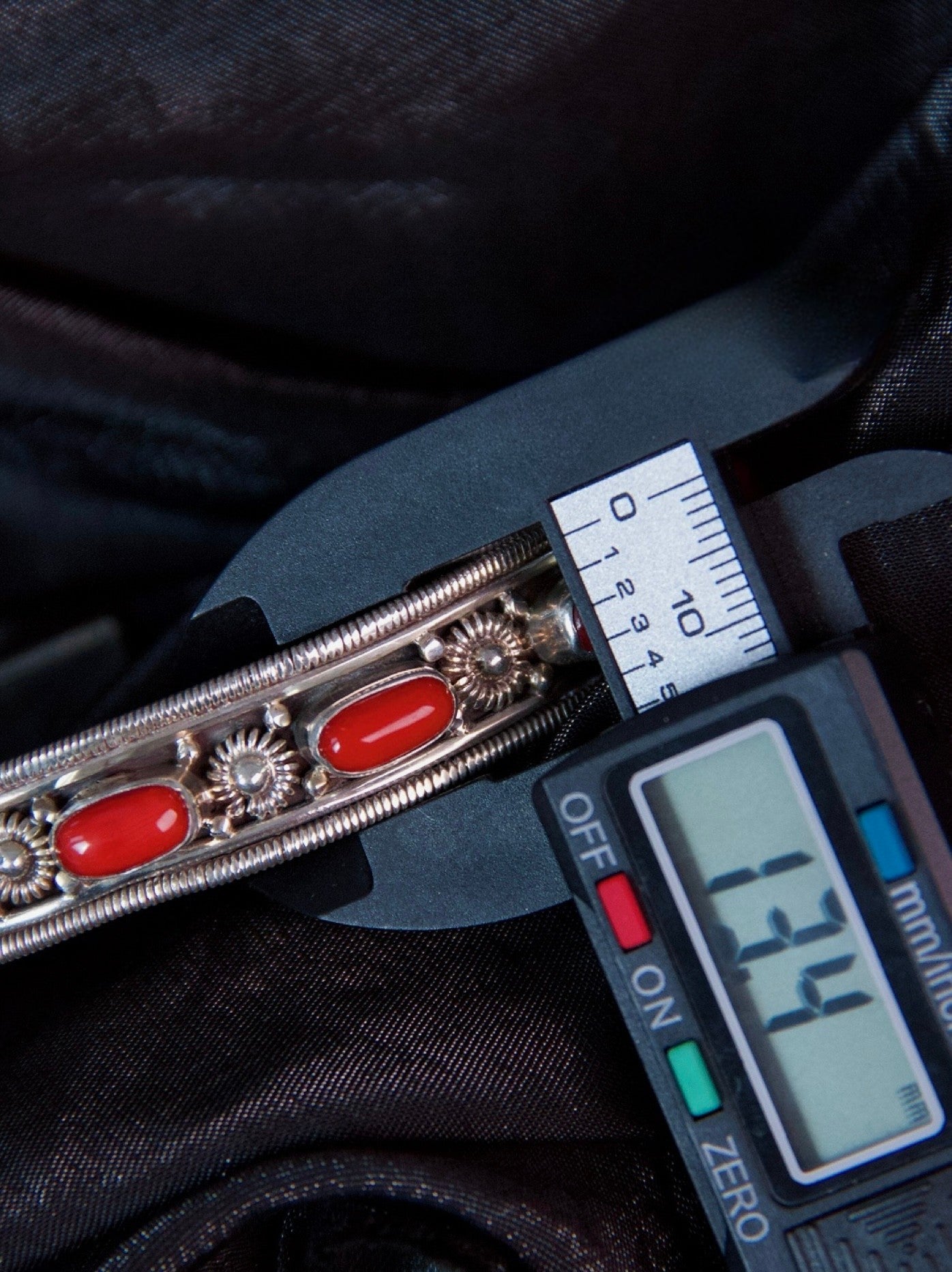 Natural Red Coral Bangle – Healing & Protective Gemstone Jewelry from Tibetan Craftsmanship
