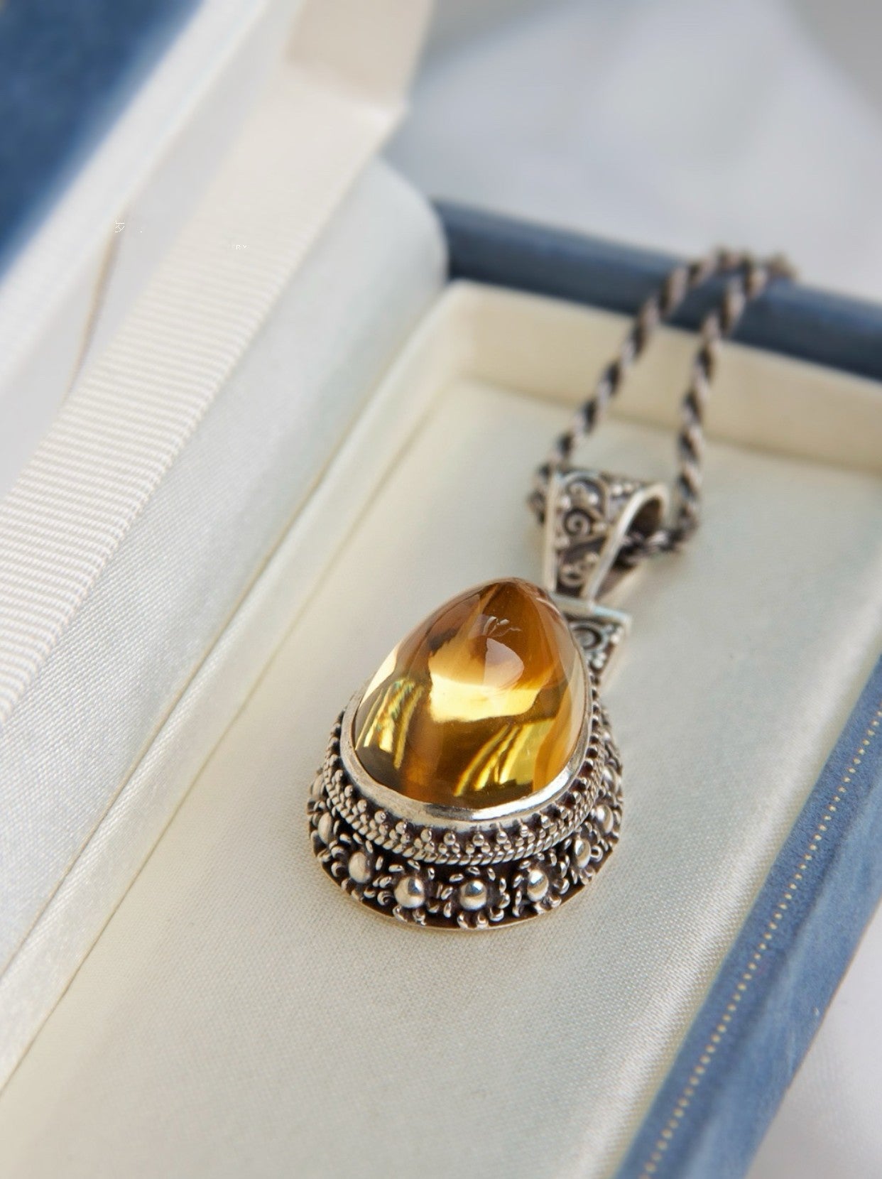 Handcrafted Citrine Crystal Necklace (Cabochon) – Natural Gemstone Jewelry with Healing Properties