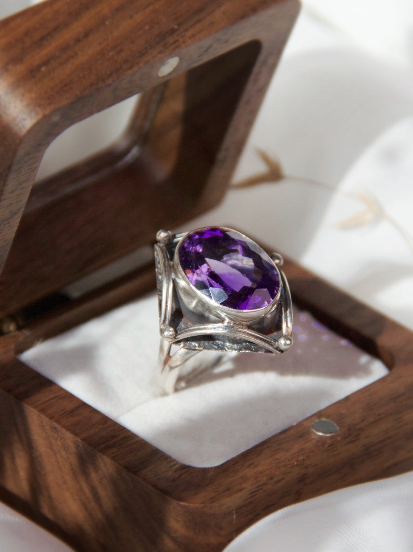 Handcrafted Amethyst Crystal Ring – Natural Gemstone Jewelry with Healing Properties
