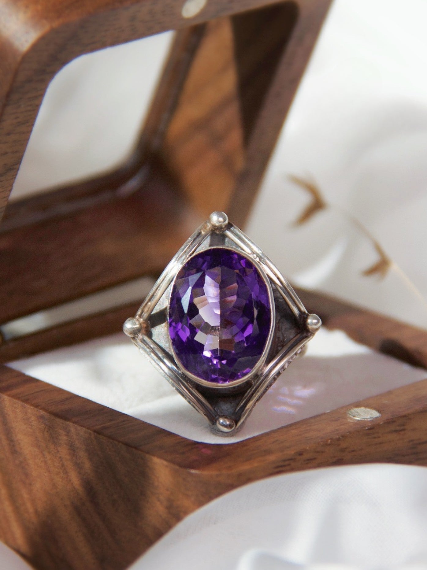 Handcrafted Amethyst Crystal Ring – Natural Gemstone Jewelry with Healing Properties