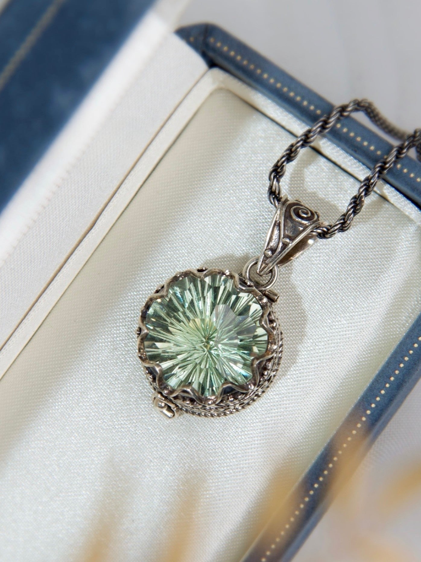 Green Quartz Pendant (Gawu Box Style)