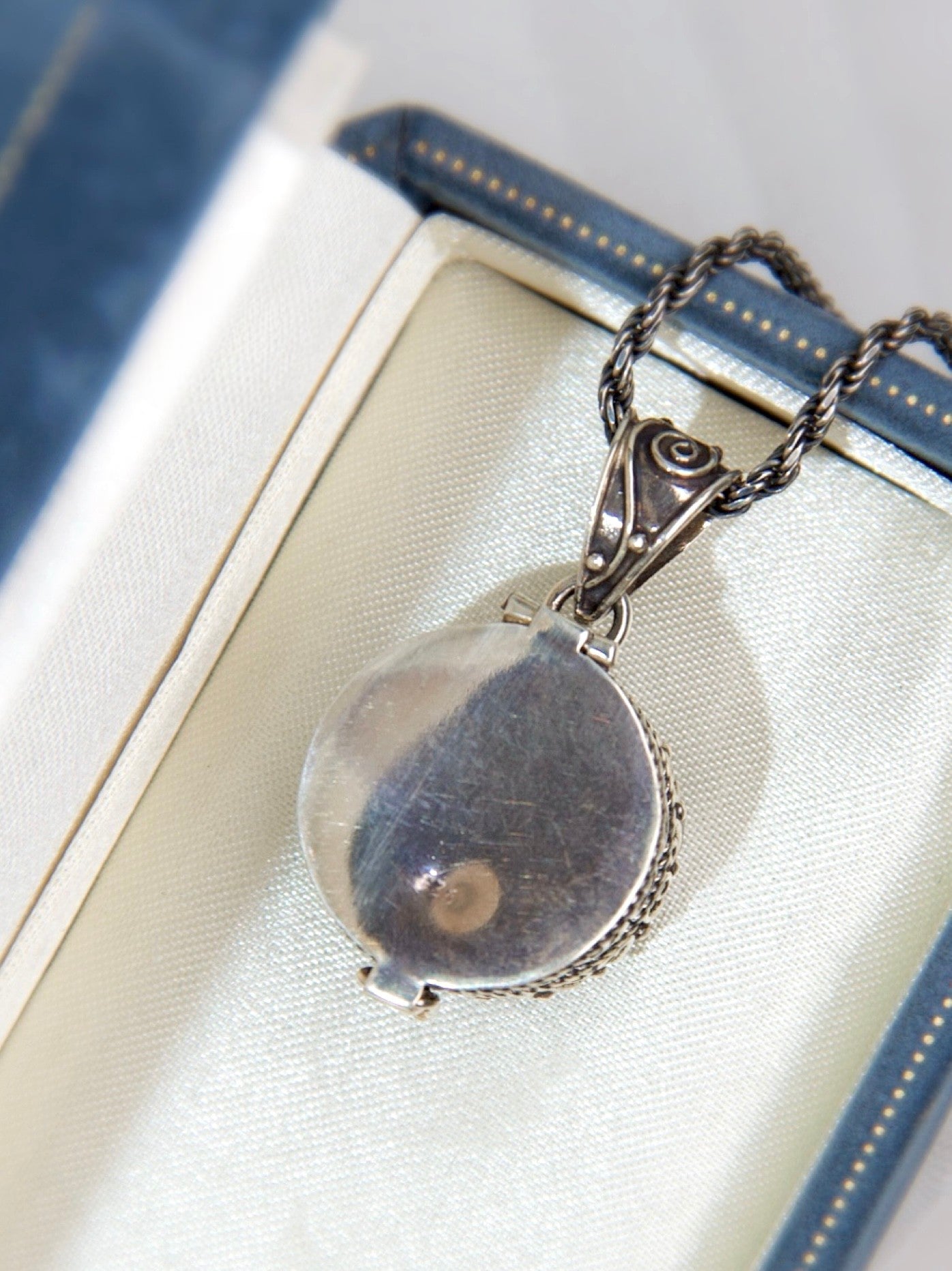 Green Quartz Pendant (Gawu Box Style)