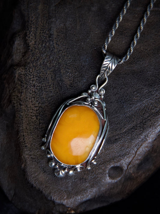 Old Beeswax Amber Necklace