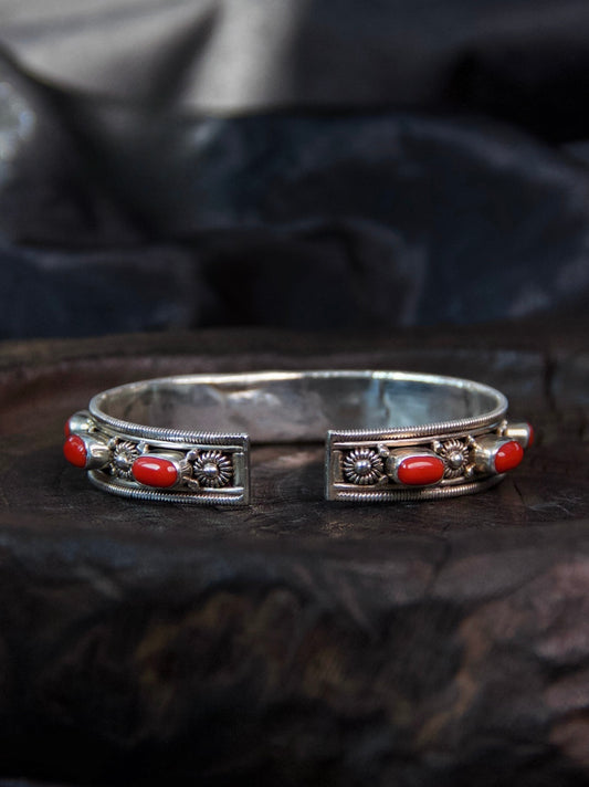 Natural Red Coral Bangle – Healing & Protective Gemstone Jewelry from Tibetan Craftsmanship