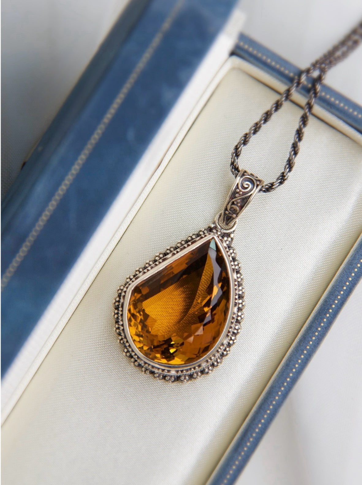 Handcrafted Citrine Crystal Necklace – Natural Gemstone Jewelry with Healing Properties